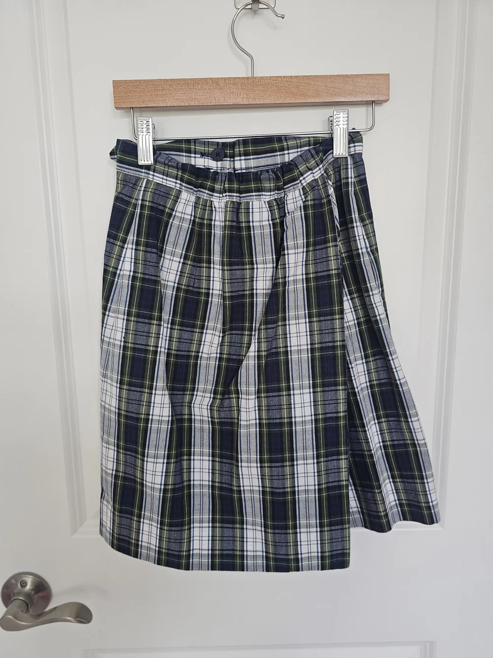 Uniform Plaid A-Line Skort in Navy and Green